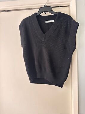 Zara Black Ribbed V-Neck Sweater Vest with Subtle Sparkle